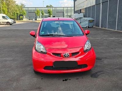 Gebraucht Toyota Aygo 68 PS (50 kW) 2007 Rot Kleinwagen