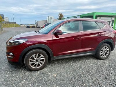 Gebraucht Hyundai Tucson 116 PS (85 kW) 2016 Rot SUV
