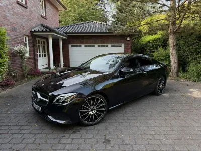 Gebraucht Mercedes E200 AMG 184 PS (135 kW) 2017 Schwarz