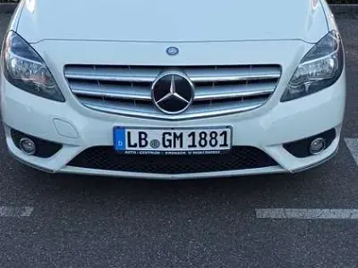 Gebraucht Mercedes B180 AMG Edition 1 109 PS (80 kW) 2012 Weiß Kleinwagen