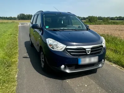 Używany Dacia Lodgy 102 KM (75 kW) 2016 Niebieski Minivan