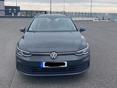 Second-hand VW Golf VIII Life 116 CP (85 kW) 2023 Gri Break