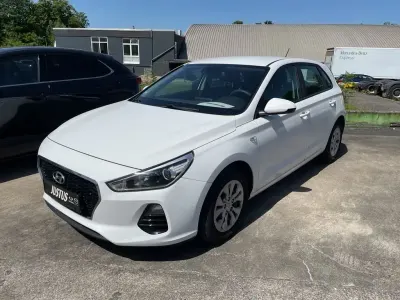 Używany Hyundai i30 Pure 101 KM (74 kW) 2017 Biały Sedan/Limuzyna