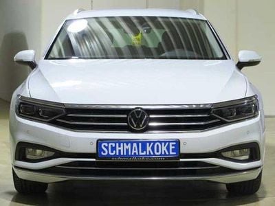 Glacier white (metallic) Gebraucht 2023 VW Passat Elegance Kombi | 26.950 € (Guter Preis)