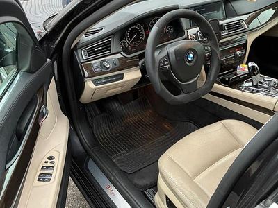 Gebraucht BMW 740 326 PS (239 kW) 2010 Grau Limousine