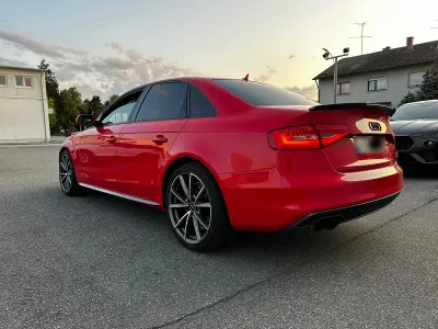 Gebraucht Audi A4 S-Line 177 PS (130 kW) 2012 Rot Limousine