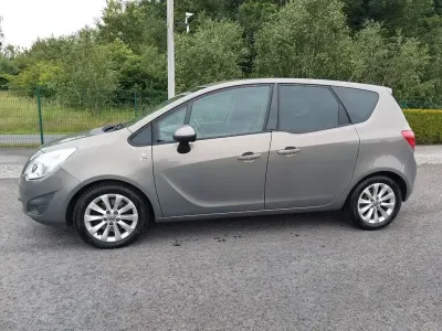 Gebraucht Opel Meriva 140 PS (102 kW) 2012 Silber Van / Kleinbus