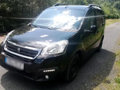 Gebraucht Peugeot Partner Tepee 119 PS (87 kW) 2017 Schwarz Van / Kleinbus