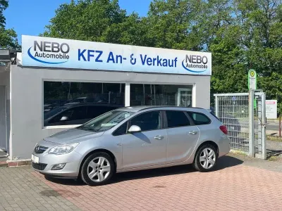 Używany Opel Astra Design Edition 110 KM (80 kW) 2011 Srebrny Kombi
