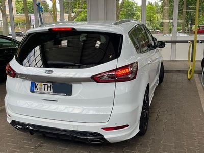 Gebraucht Ford S-MAX Titanium 179 PS (131 kW) 2016 Weiß Van / Kleinbus