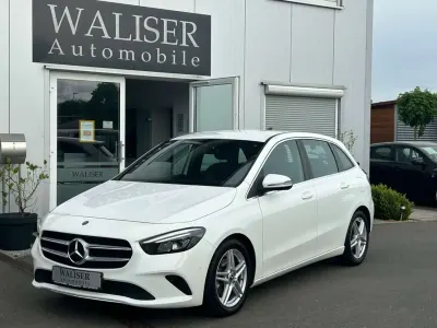 Używany Mercedes B200 163 KM (119 kW) 2019 Biały Minivan