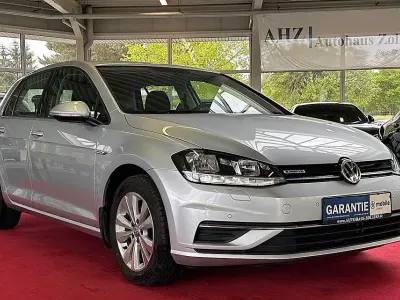 Gebraucht VW Golf VII Comfortline 131 PS (96 kW) 2019 Silber Limousine