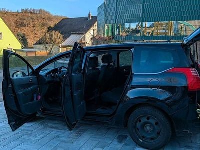 Gebraucht Peugeot 5008 Family 156 PS (114 kW) 2011 Schwarz Van / Kleinbus