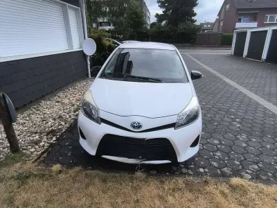 Gebraucht Toyota Yaris Hybrid 101 PS (74 kW) 2013 Kleinwagen