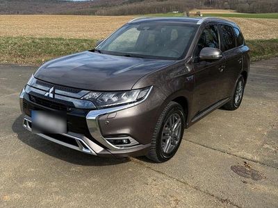 Gebraucht Mitsubishi Outlander P-HEV Top 224 PS (164 kW) 2019 Braun SUV