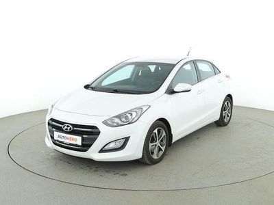 Gebraucht Hyundai i30 Passion 135 PS (99 kW) 2016 Weiß Limousine