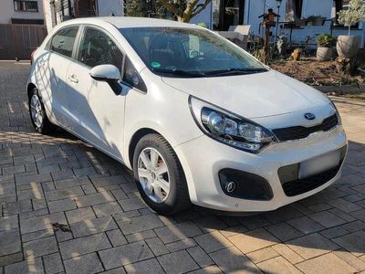 Gebraucht Kia Rio Spirit 86 PS (63 kW) 2014 Weiß Kleinwagen