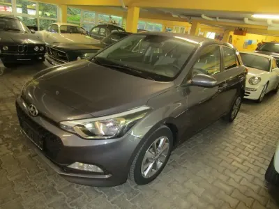 Gebraucht Hyundai i20 YES! 101 PS (74 kW) 2016 Anthrazit (metallic) Limousine