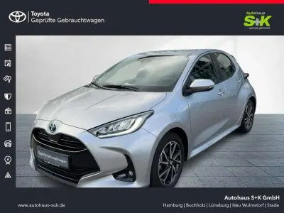 Gebraucht Toyota Yaris Basis 116 PS (85 kW) 2022 Shimmering silver Kleinwagen