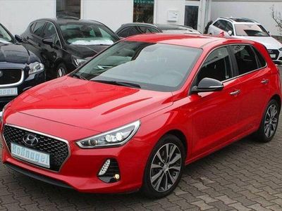 Gebraucht Hyundai i30 Intro Edition 140 PS (102 kW) 2018 Rot Limousine