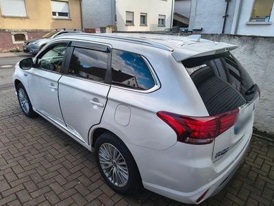 Gebraucht Mitsubishi Outlander P-HEV 224 PS (164 kW) 2020 Weiß SUV