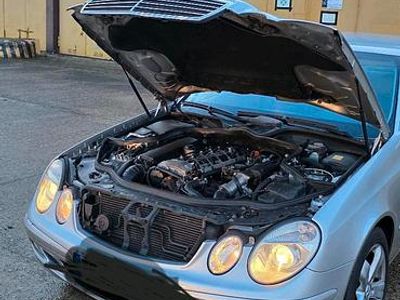 Second-hand Mercedes E270 190 CP (139 kW) 2002 Argintiu Berlinǎ