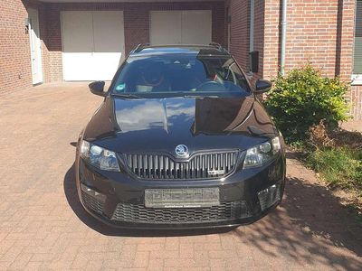 Schwarz Gebraucht 2016 Skoda Octavia Kombi | 16.500 € (Fairer Preis)