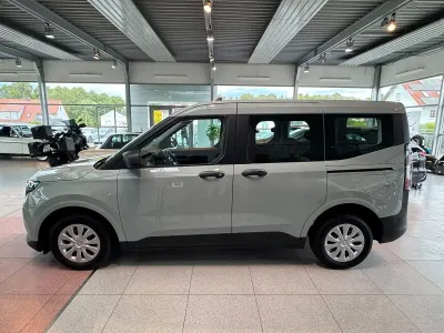 Gebraucht Ford Tourneo 125 PS (91 kW) 2024 Grau Kombi
