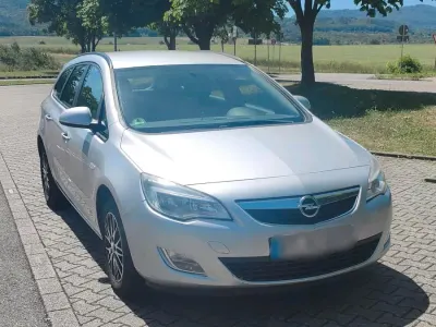 Gebraucht Opel Astra 110 PS (80 kW) 2012 Grau Kombi
