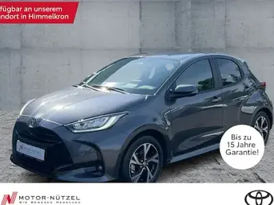 Neu Toyota Yaris Hybrid 116 PS (85 kW) 2025 Grau Limousine