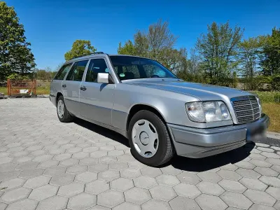 Gebraucht Mercedes E220 150 PS (110 kW) 1993 Silber Kombi