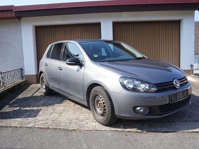 Gebraucht VW Golf VII Match 105 PS (77 kW) 2012 Grau Limousine