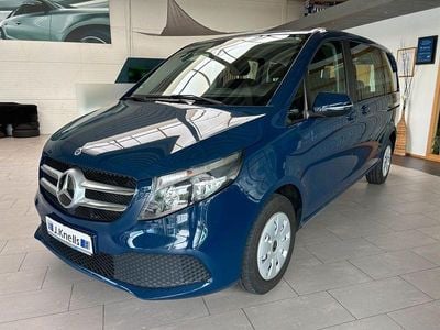 Mercedes V220