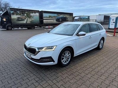 Weiß Gebraucht 2021 Skoda Octavia First Edition Kombi | 17.900 € (Guter Preis)