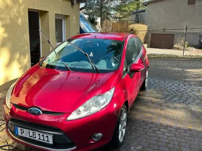 Gebraucht Ford Fiesta 96 PS (70 kW) 2009 Rot Kleinwagen