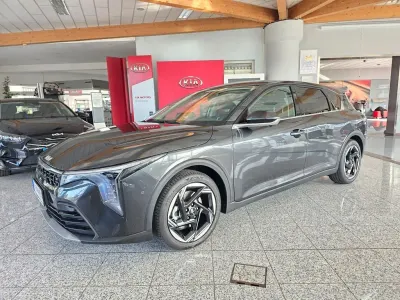 Neu Kia K4 Spirit 150 PS (110 kW) 2026 Grau Limousine