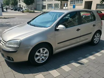 Gebraucht VW Golf V 115 PS (84 kW) 2005 Gold Kleinwagen