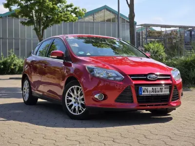 Gebraucht Ford Focus Titanium 150 PS (110 kW) 2011 Rot Limousine