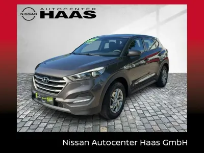 Gebraucht Hyundai Tucson Classic 116 PS (85 kW) 2015 Moon rock / met (metallic) SUV