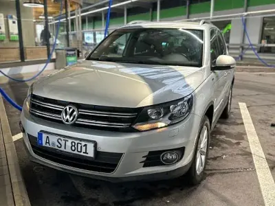 Gebraucht VW Tiguan LOUNGE 150 PS (110 kW) 2015 Grau SUV