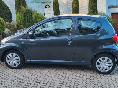 Gebraucht Toyota Aygo 68 PS (50 kW) 2006 Grau Kleinwagen