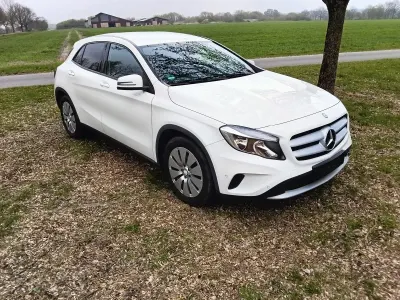 Gebraucht Mercedes GLA200 Style 136 PS (100 kW) 2014 Weiß SUV