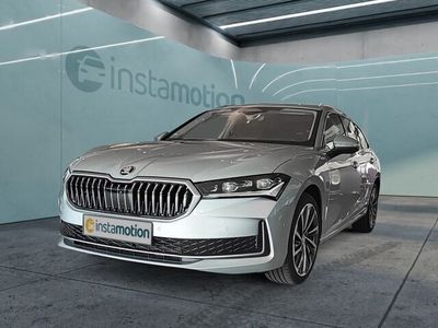 Gebraucht Skoda Superb LAURIN & KLEMENT 150 PS (110 kW) 2024 Silber Kombi