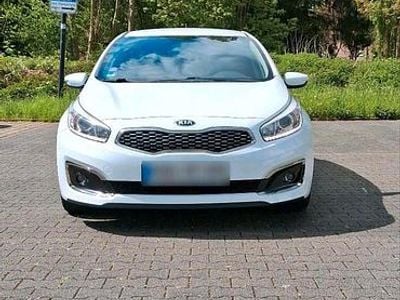 Usado Kia Ceed 101 HP (74 kW) 2018 Branco Citadino
