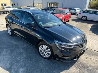 Gebraucht Renault Mégane IV Techno 140 PS (102 kW) 2022 Schwarz Limousine