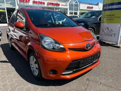 Gebraucht Toyota Aygo Connect Style 68 PS (50 kW) 2013 Orange Kleinwagen
