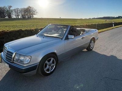 Gebraucht Mercedes E300 220 PS (161 kW) 1993 Silber Cabrio