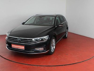 Deep black perleffekt (metallic) Gebraucht 2023 VW Passat Elegance Kombi | 30.949 € (Fairer Preis)
