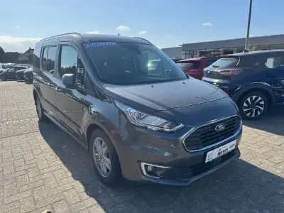 Gebraucht Ford Tourneo Titanium 120 PS (88 kW) 2022 Magneticgrau (metallic) Van / Kleinbus