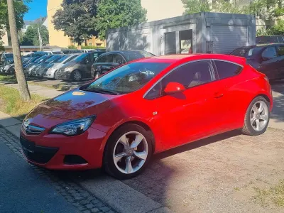 Gebraucht Opel Astra GTC Innovation 140 PS (102 kW) 2012 Rot Limousine